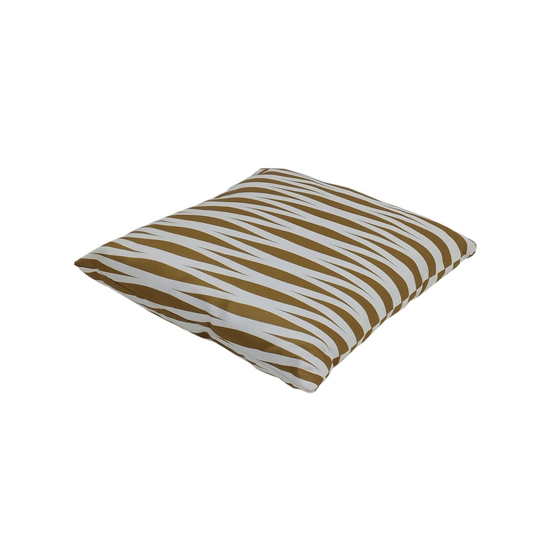 F-CW122-GD 40cm x 40cm Sansa Cushion in gold & white printed fabric