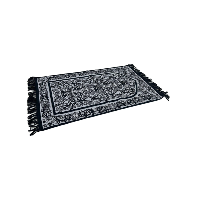 F-PR117-BW Rubab prayer mat with black & white arabic pattern, packed in a individual bag
