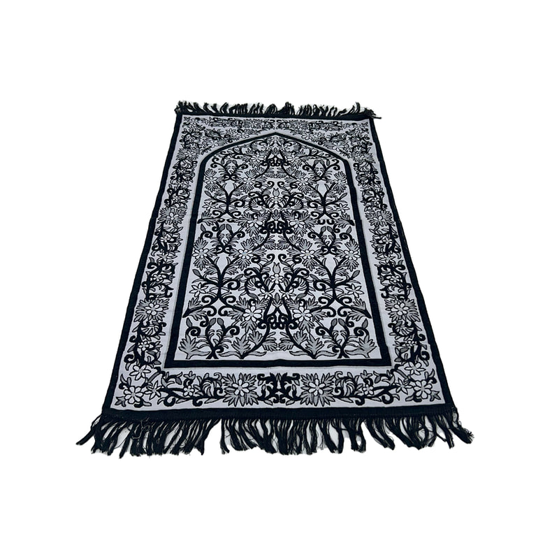 F-PR117-BW Rubab prayer mat with black & white arabic pattern, packed in a individual bag